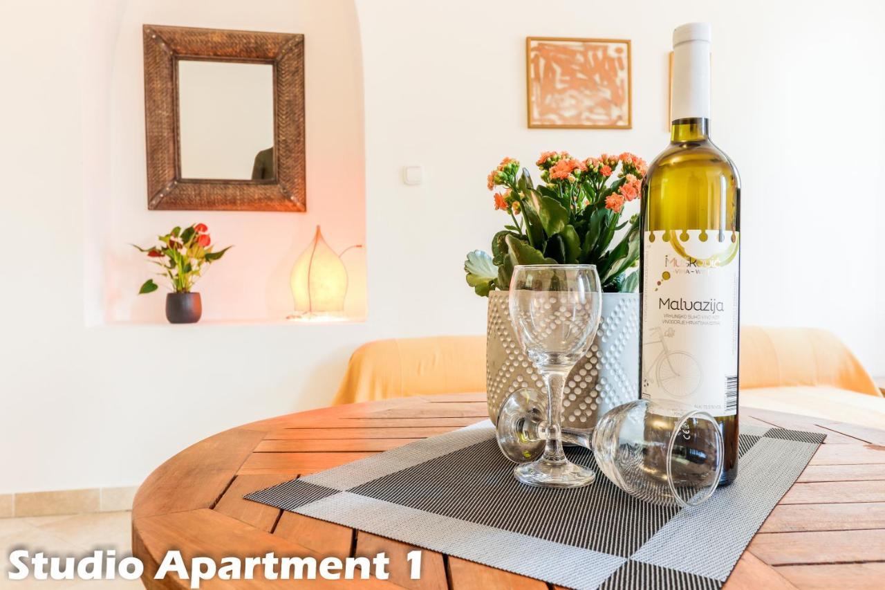 Art Apartments 브르사르 외부 사진
