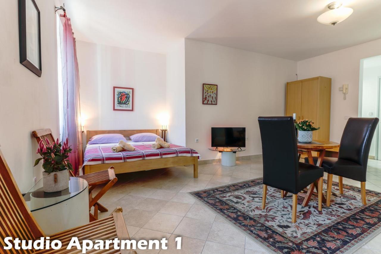 Art Apartments 브르사르 외부 사진